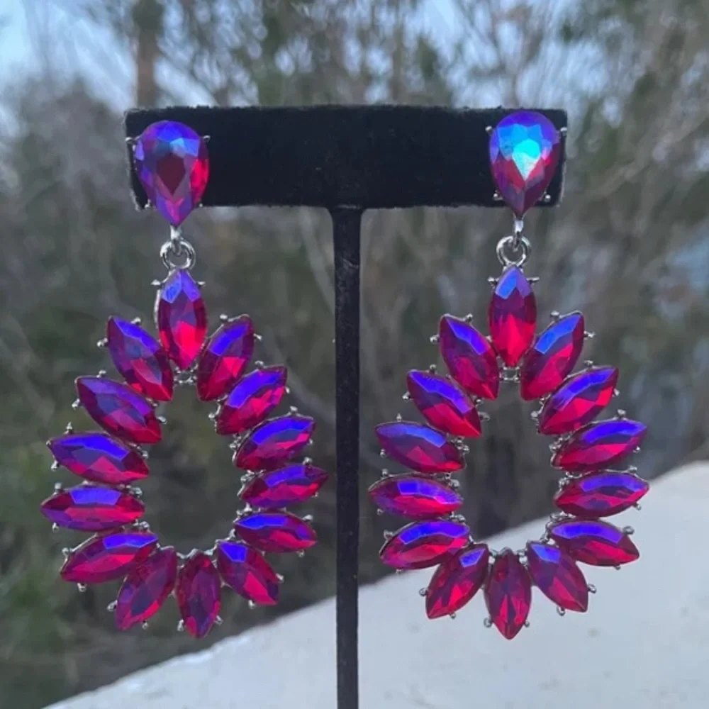 Fuchsia rhinestones statement earrings - Picture 5 of 5